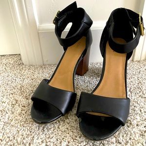 Merona Shoes | Black | Chunky Heel | Big Gold Buckle | Ankle Strap | 8.5 Women